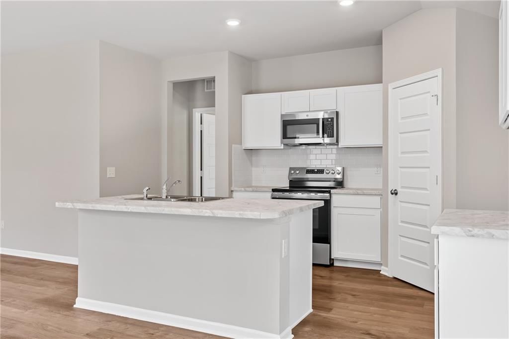 2790 Woodfield Drive — photo 4