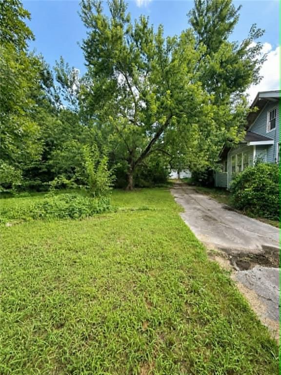 335 E 10th Street — photo 2