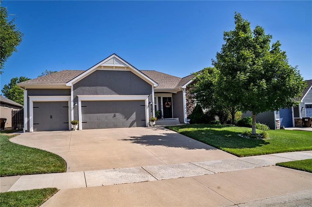 6208 Crystal Lane, Lawrence