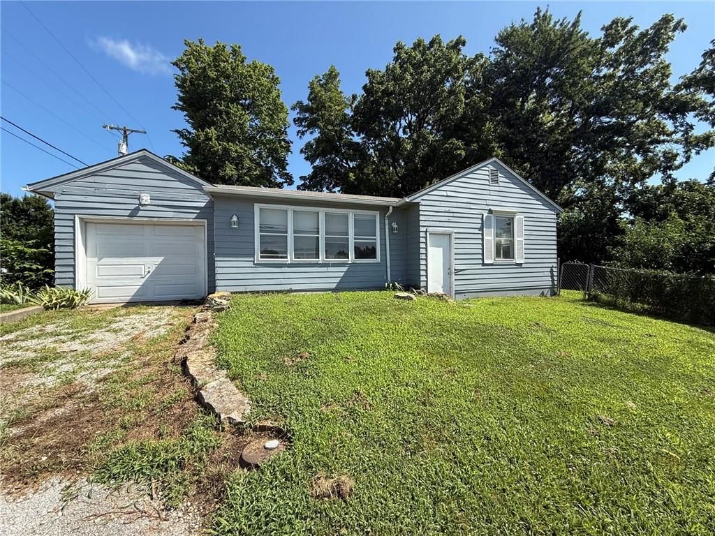 1300 N State Route 7 Highway, Pleasant Hill, MO