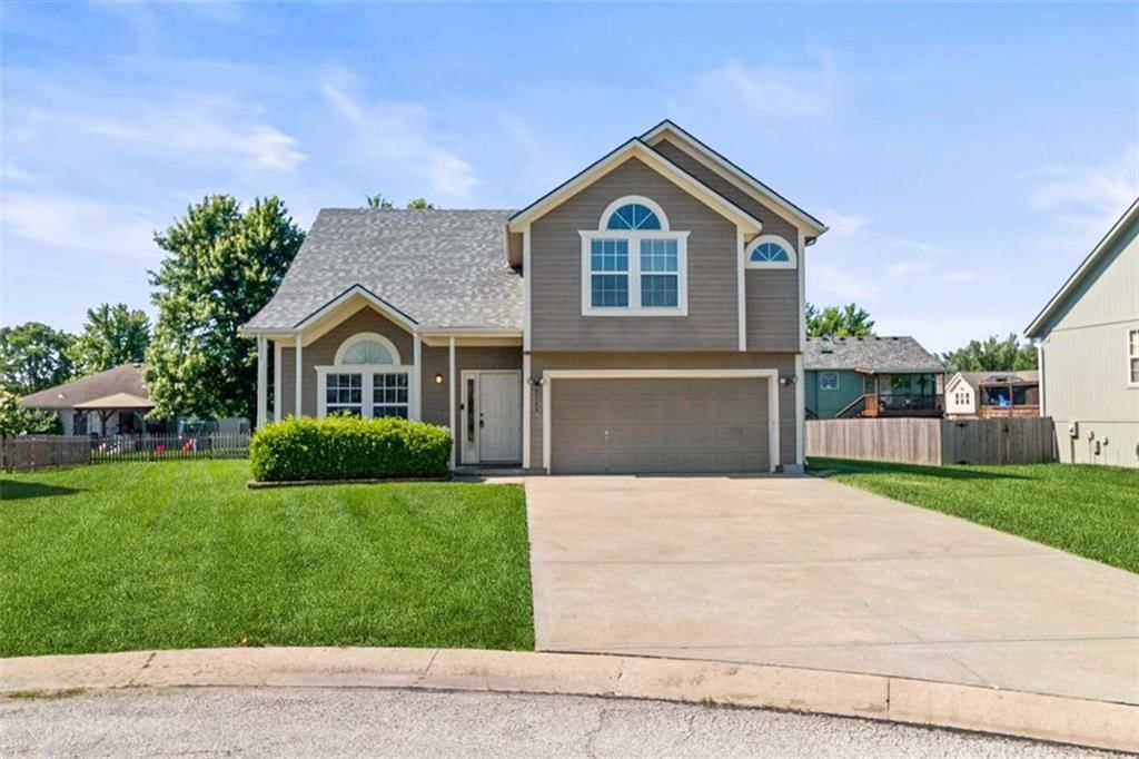 2103 Patti Lane, Greenwood, MO
