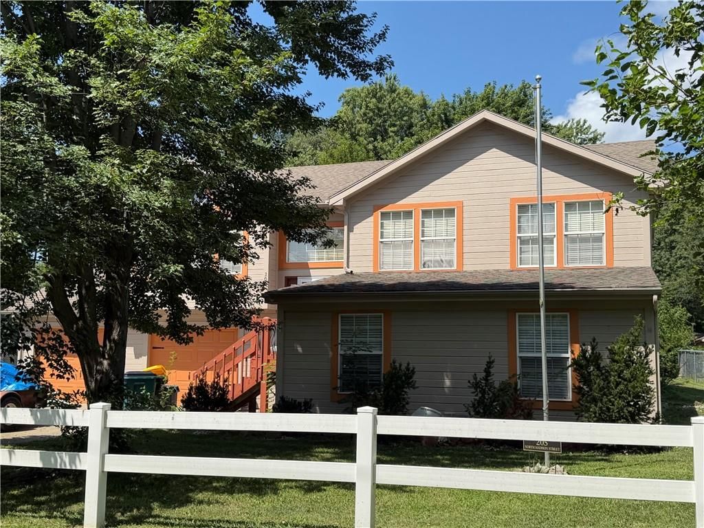 205 N Madison Street, Spring Hill, KS