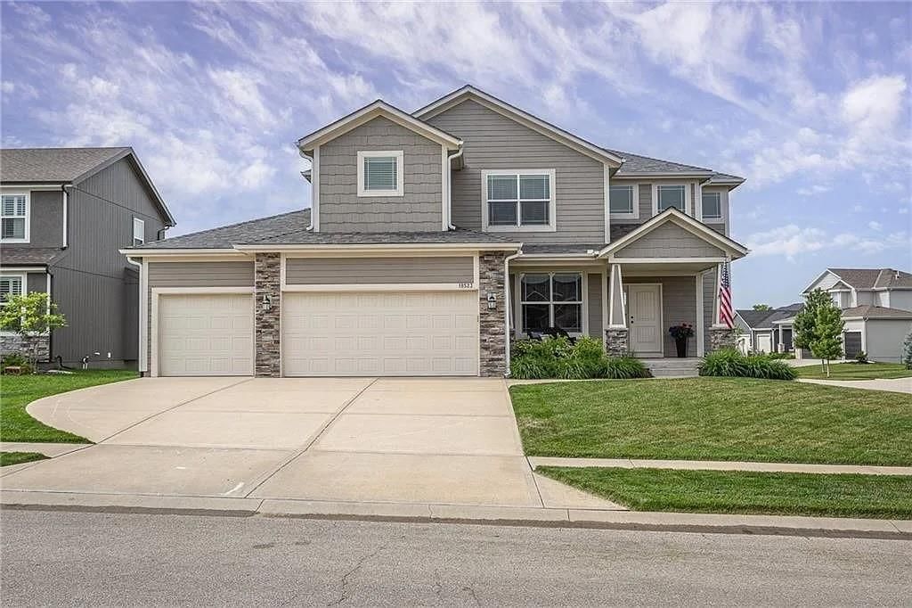 18523 W 193rd Terrace, Spring Hill, KS