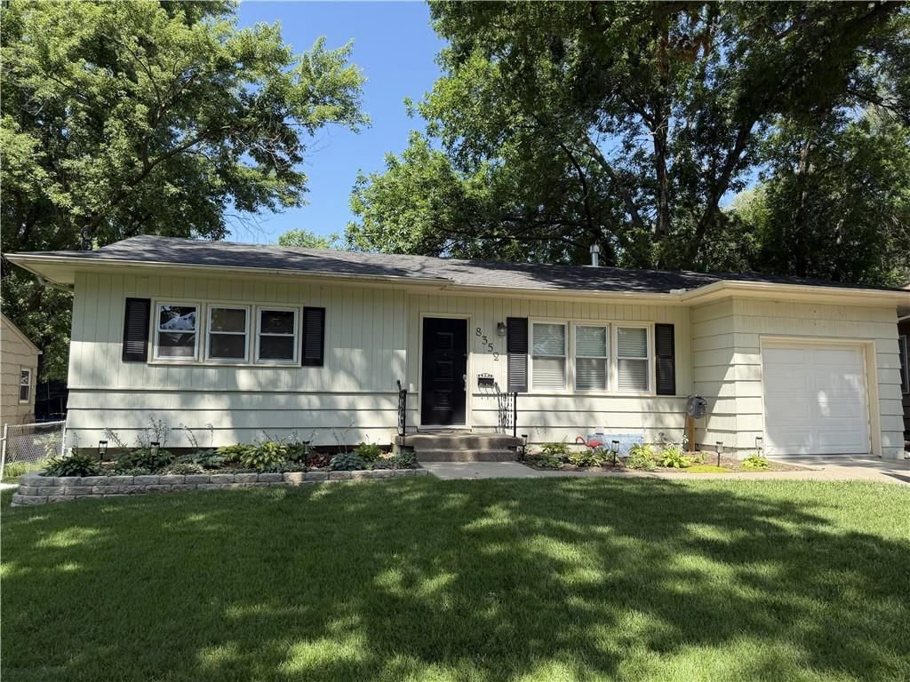 8352 Locust Street, Kansas City, MO