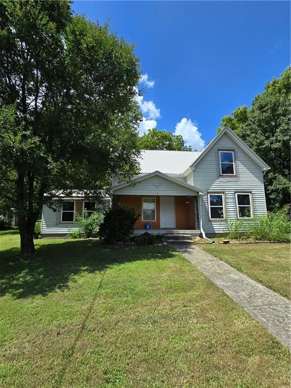 210 N Main Street — photo 1