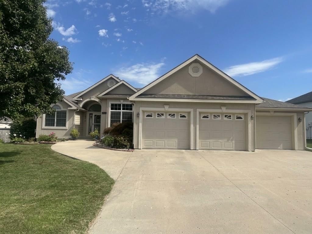 16017 Cedar Street, Basehor, KS