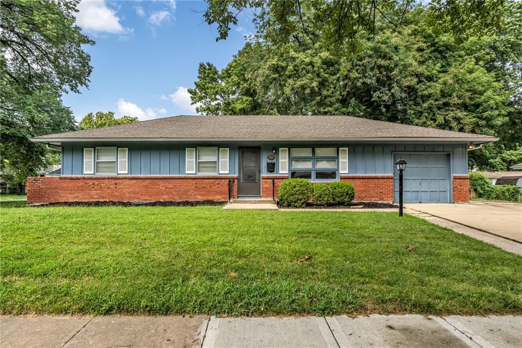 717 S Sunset Drive, Olathe, KS
