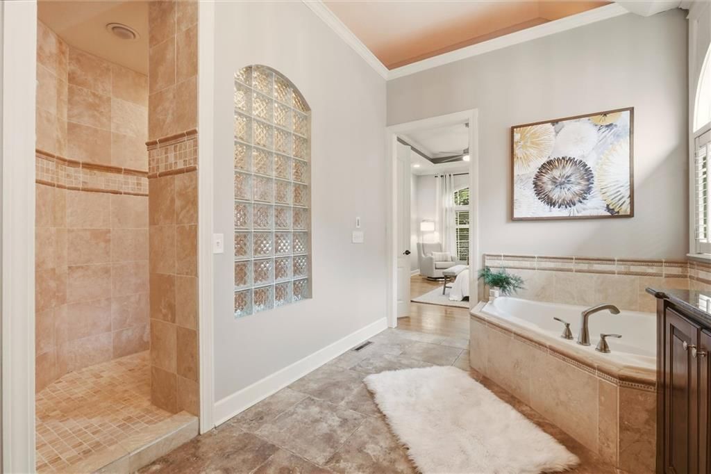 5404 W 124th Terrace, Leawood, KS