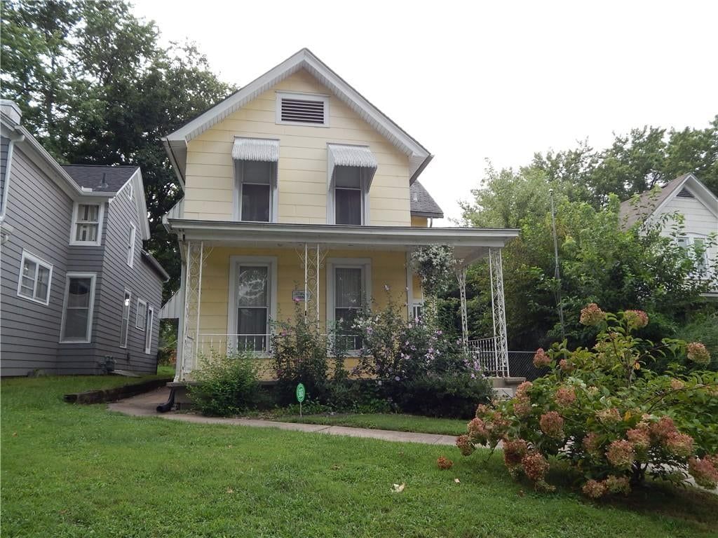 910 Columbia Avenue, Leavenworth, KS