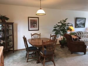 1214 S LAURA Circle — photo 7