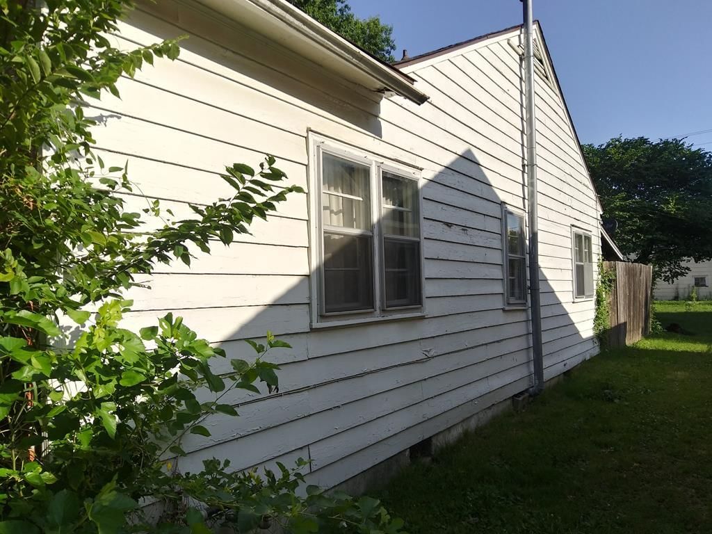 1104 W 5th Street — photo 28