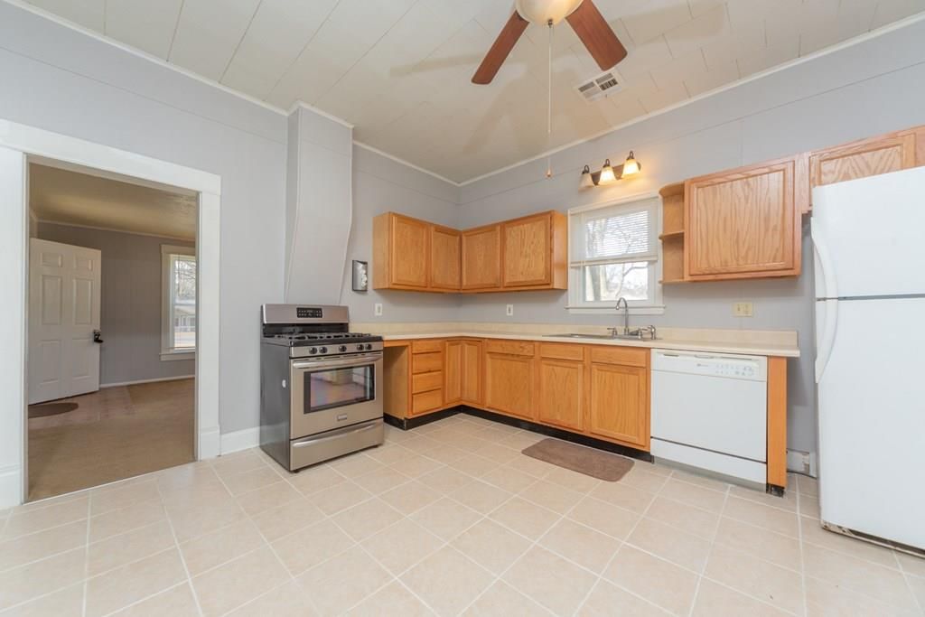 105 S Independence N/A — photo 8
