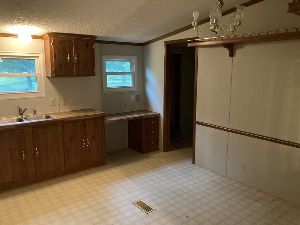 115 S Walnut N/A — photo 13