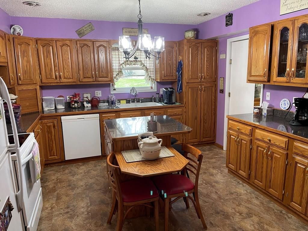 907 Meadowbrook Rd W N/A — photo 6
