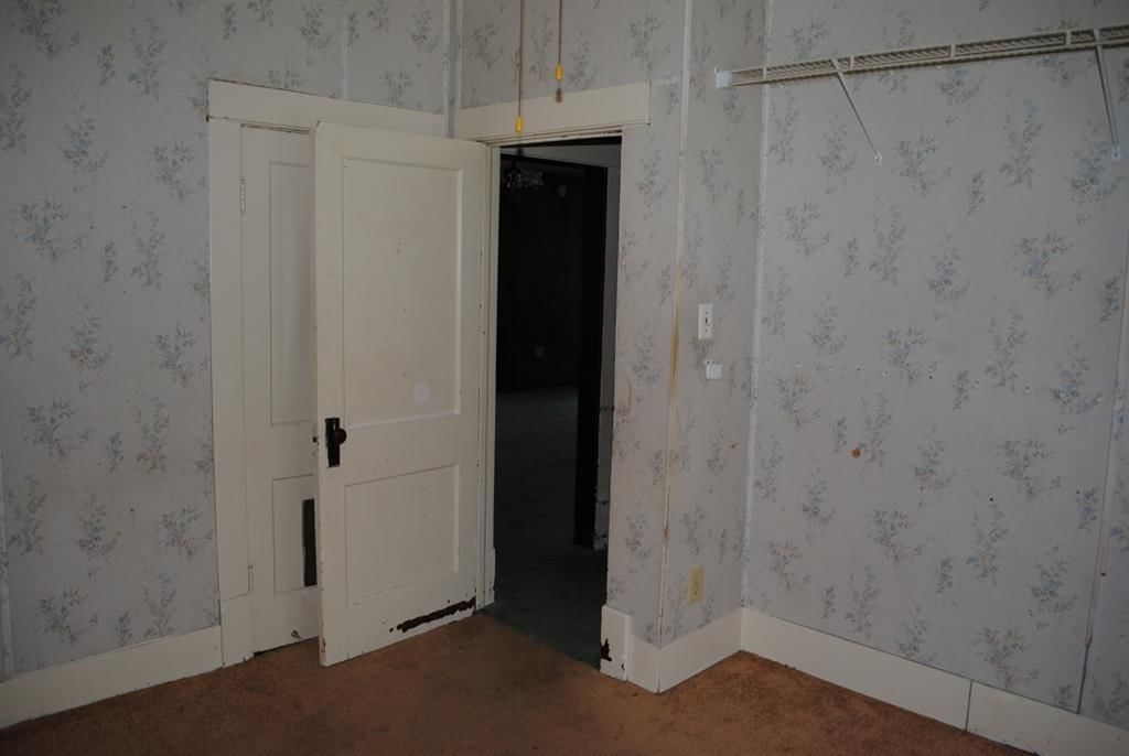 912 W Maple N/A — photo 33