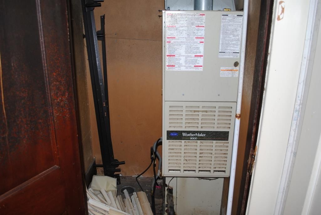 912 W Maple N/A — photo 35