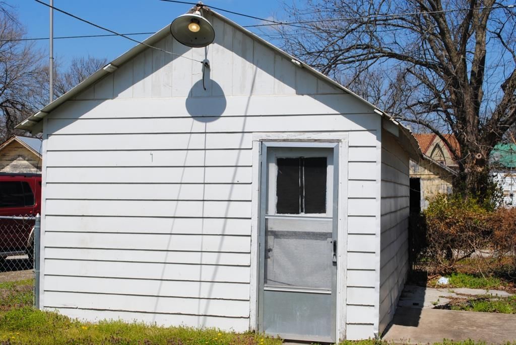 912 W Maple N/A — photo 36