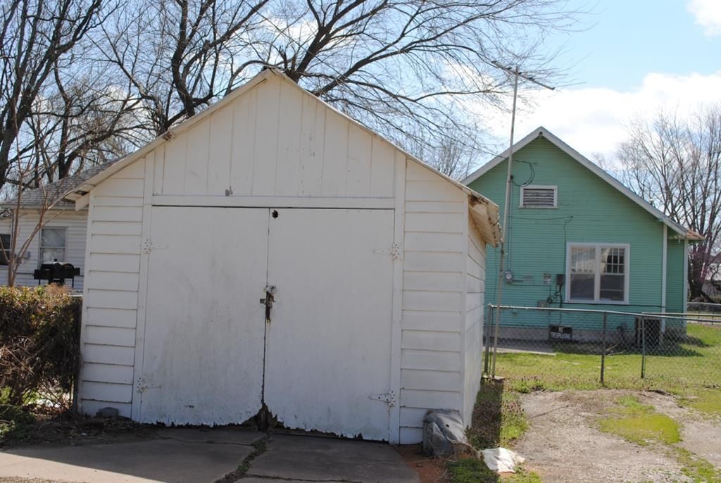 912 W Maple N/A — photo 39