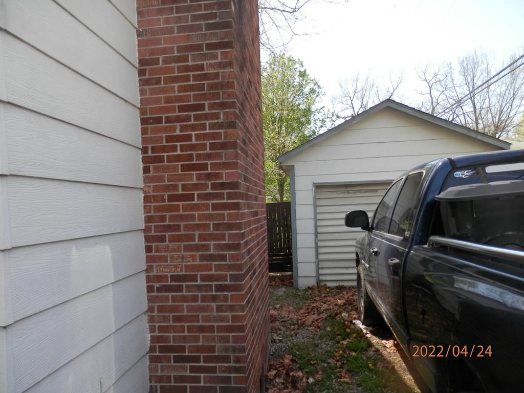 305 N Grove N/A — photo 5