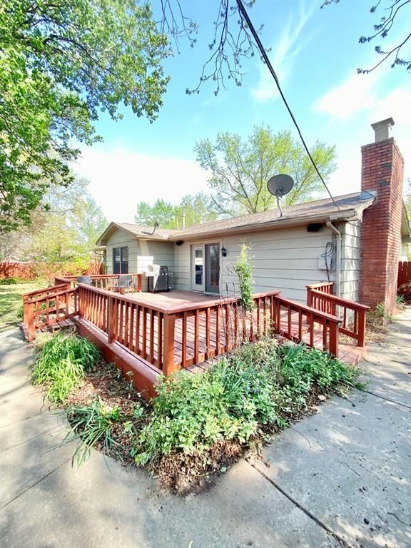 1100 W Beech N/A — photo 26