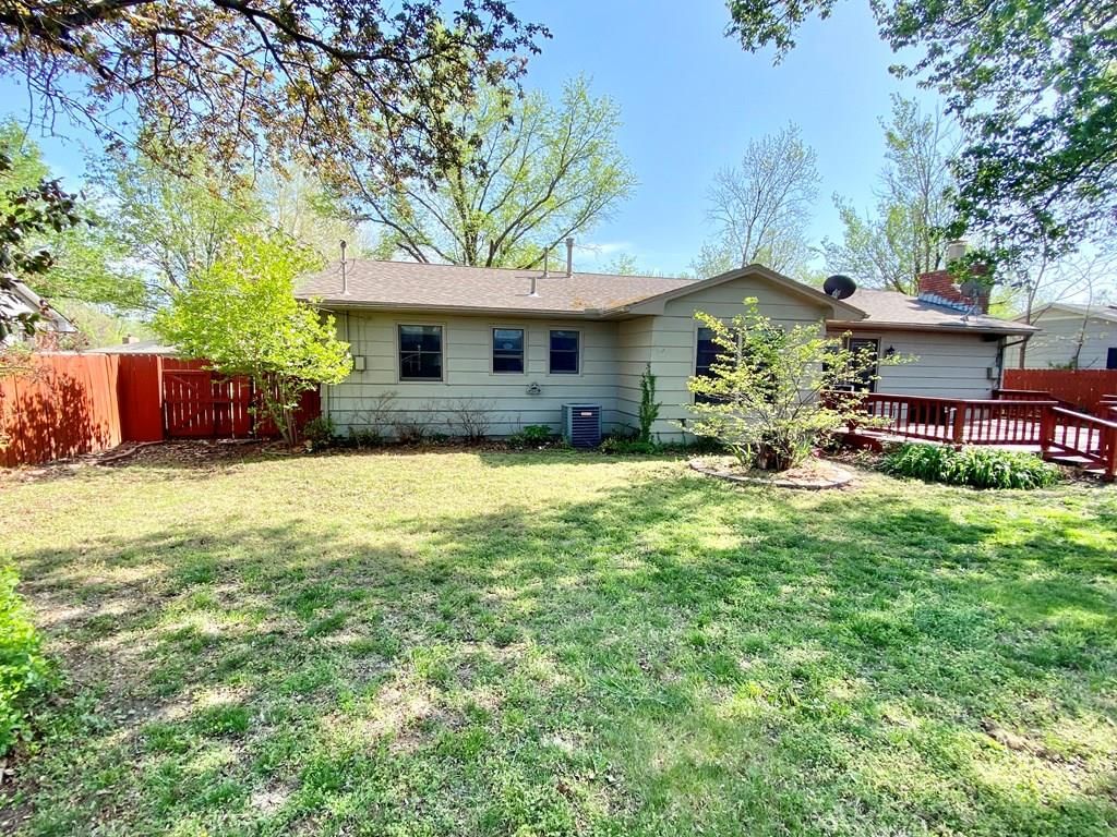 1100 W Beech N/A — photo 28
