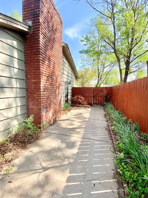 1100 W Beech N/A — photo 30