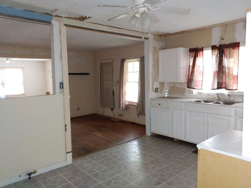 1324 W 7th Street — photo 23