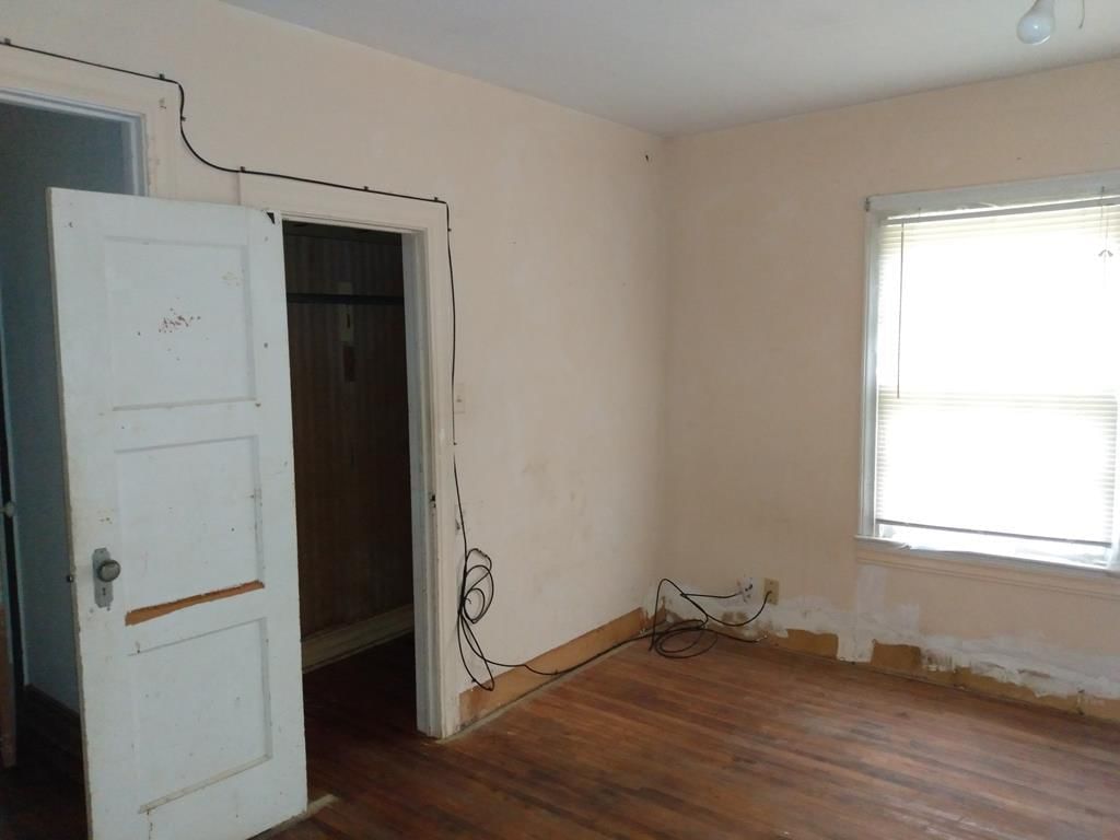 1324 W 7th Street — photo 41