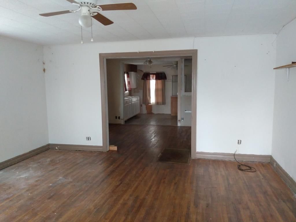 1324 W 7th Street — photo 45