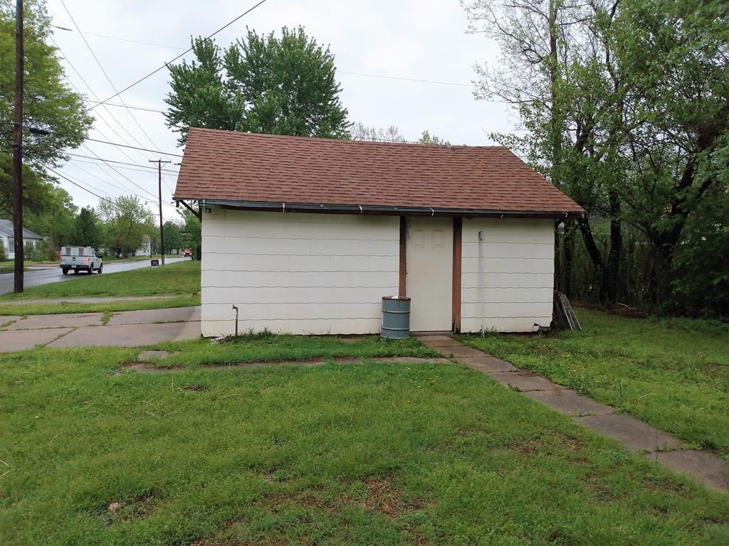 1324 W 7th Street — photo 9