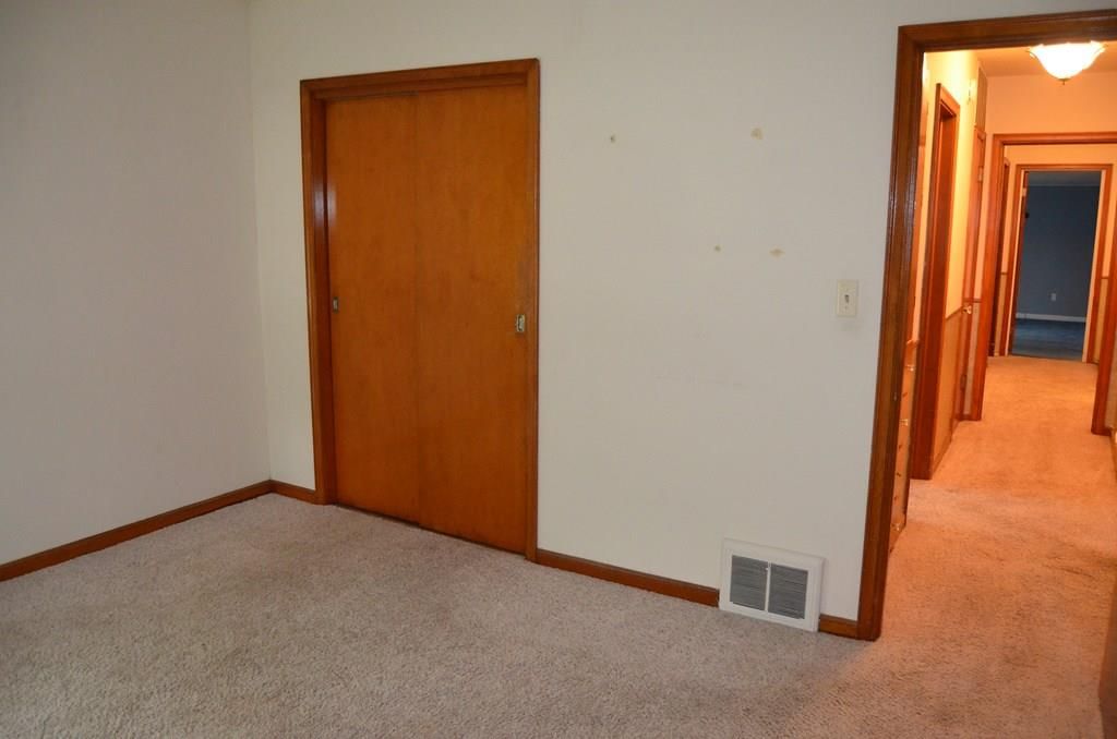 103 S Larson N/A — photo 20