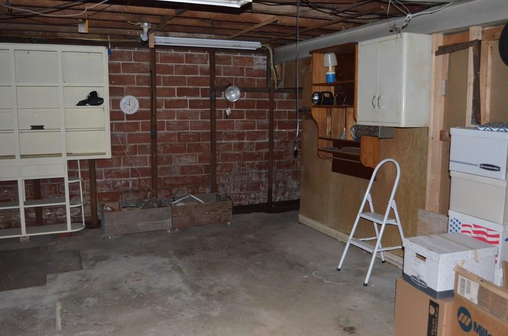 103 S Larson N/A — photo 37
