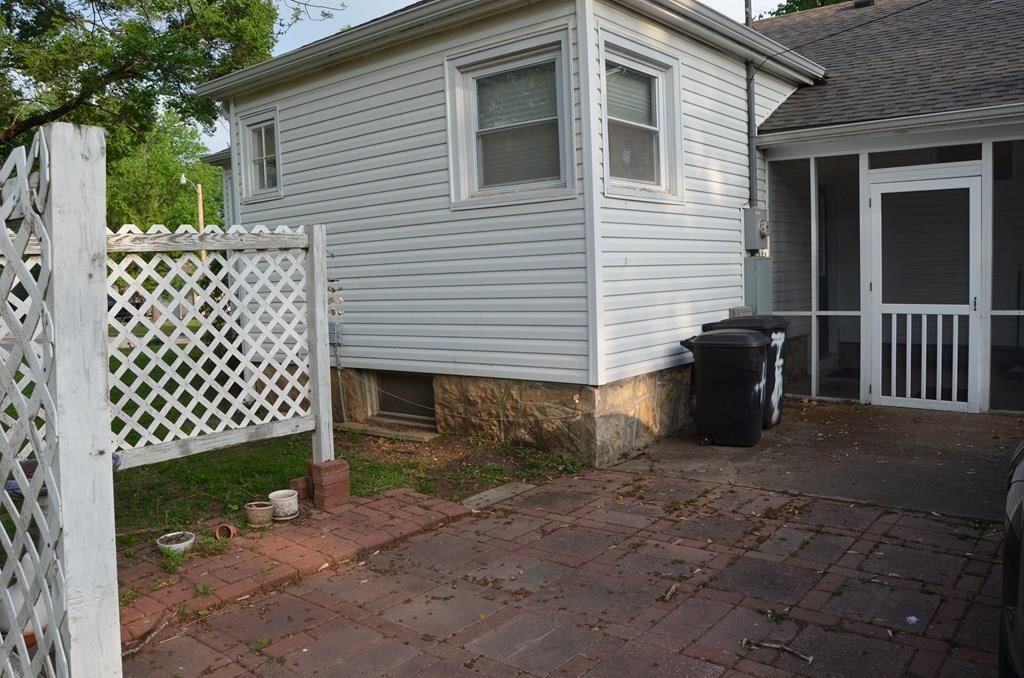 103 S Larson N/A — photo 50