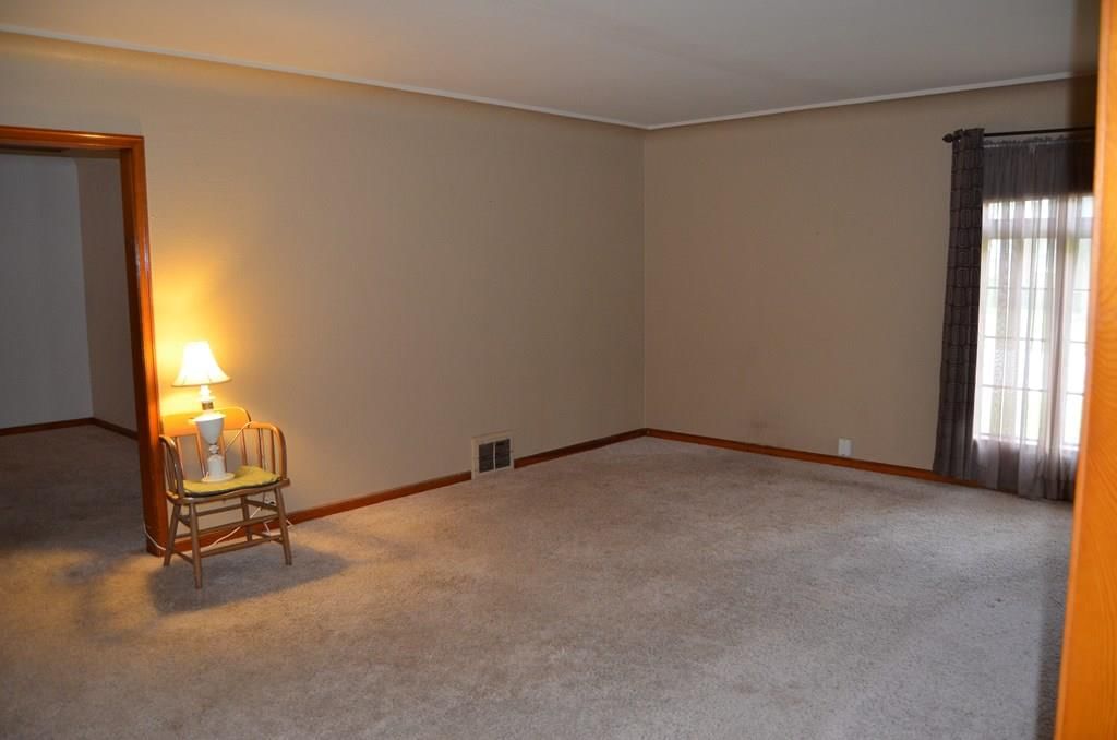103 S Larson N/A — photo 8