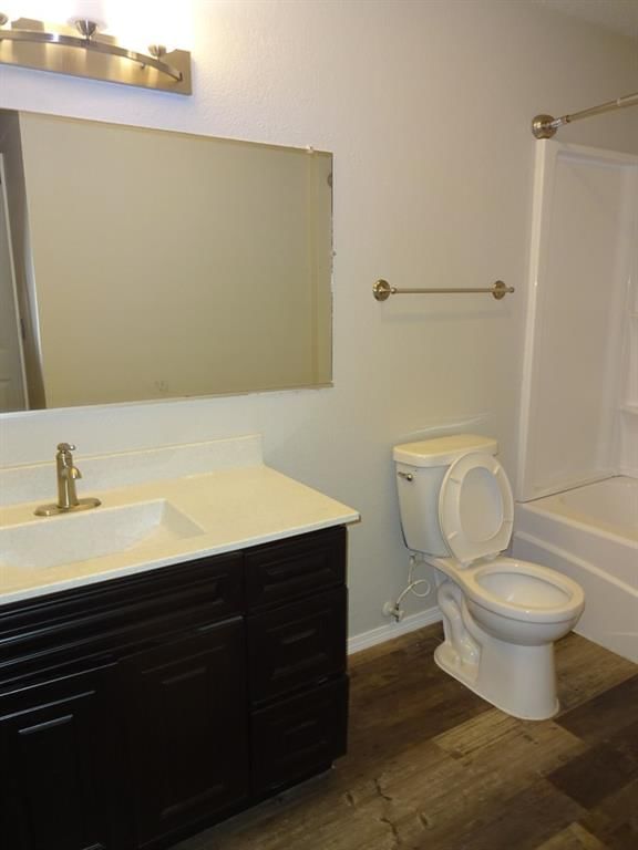 432 Catalpa N/A — photo 11