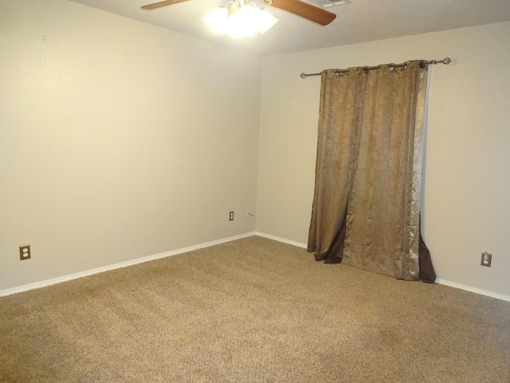 432 Catalpa N/A — photo 13