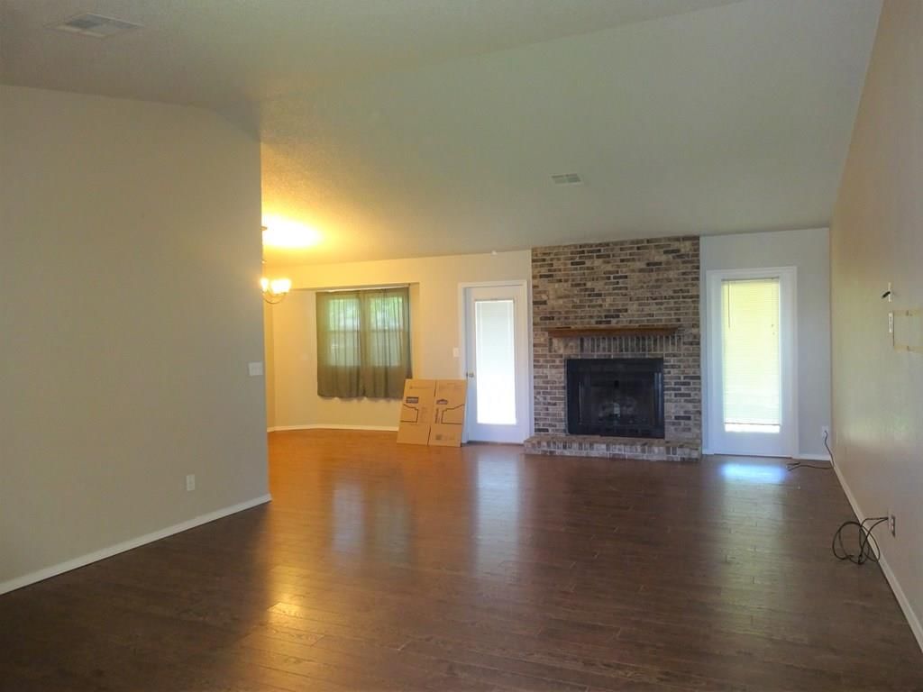 432 Catalpa N/A — photo 4