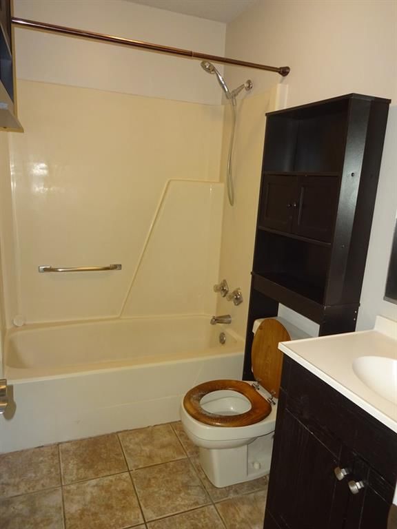 432 Catalpa N/A — photo 10