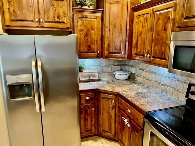 106 E John Street — photo 35