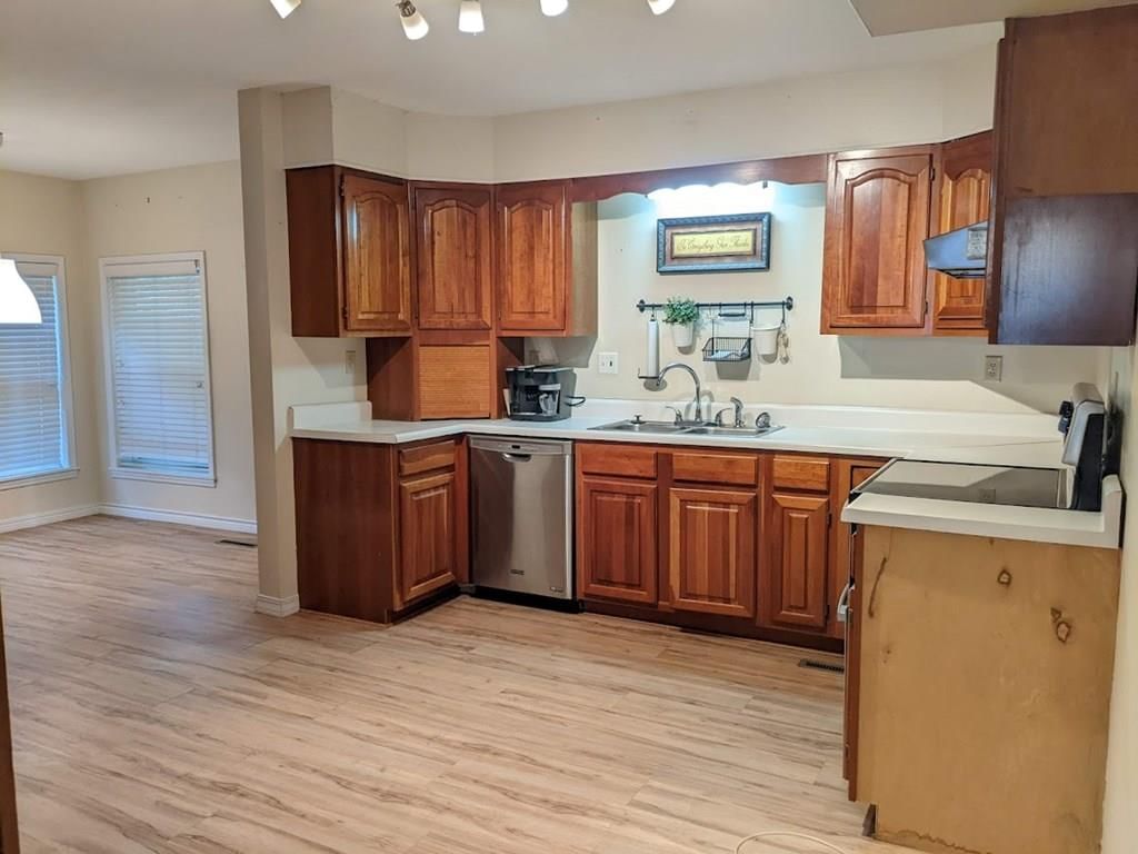 512 W Main Street — photo 12