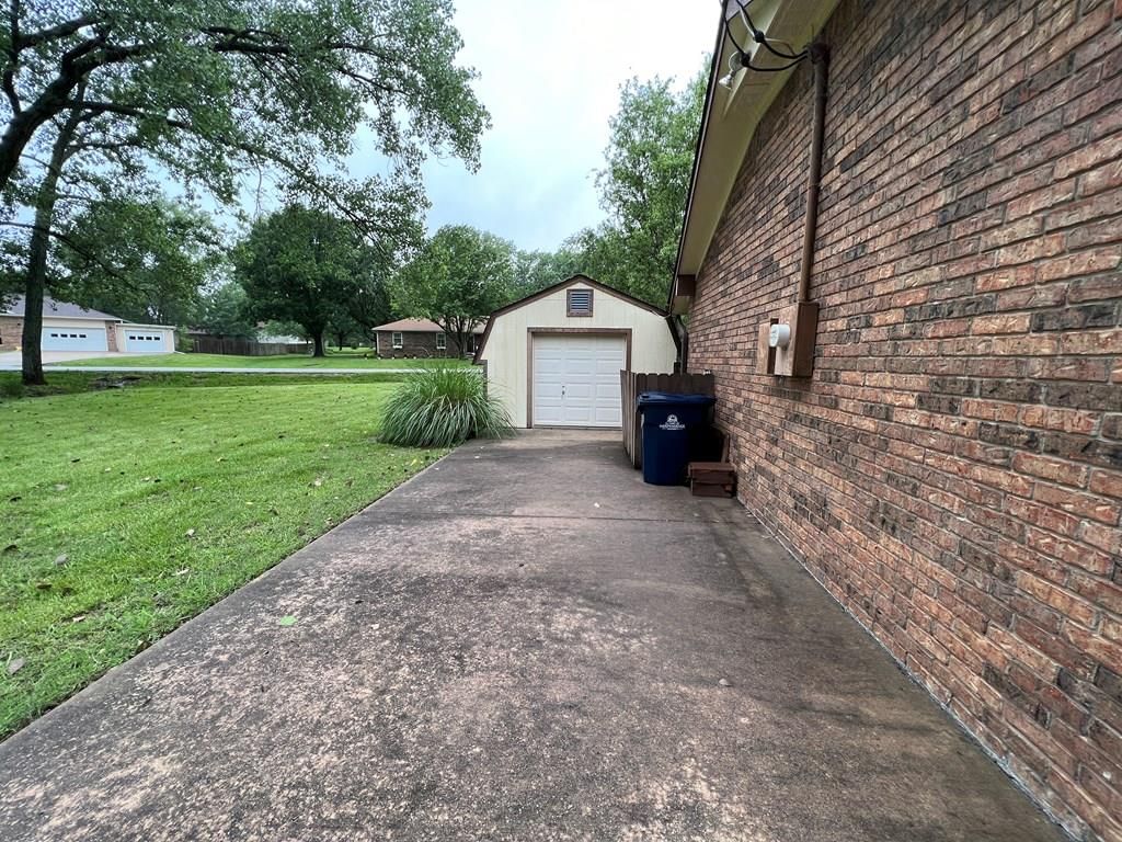 2513 Country Club Circle — photo 29