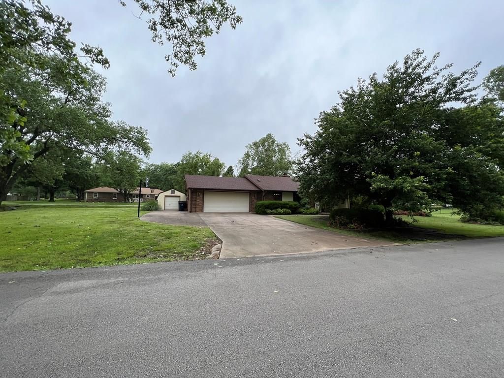 2513 Country Club Circle — photo 30