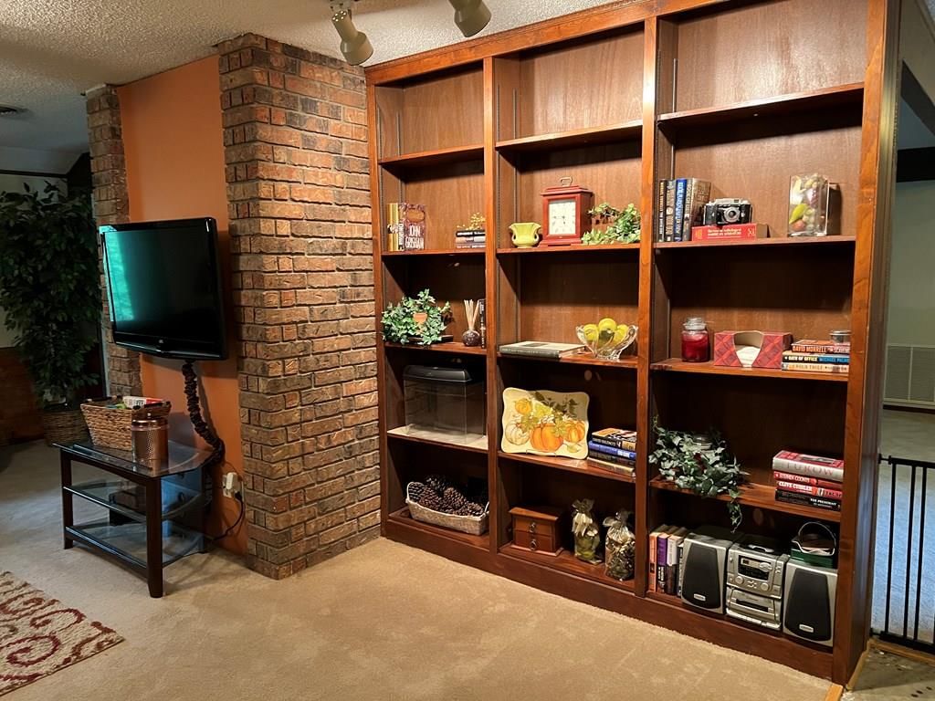 2513 Country Club Circle — photo 5