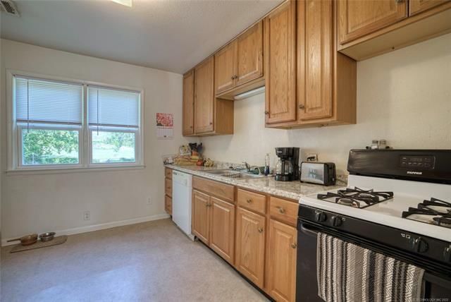 435 S Maple N/A — photo 8