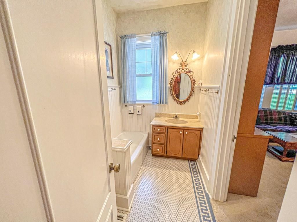 601 E 4th Avenue — photo 9