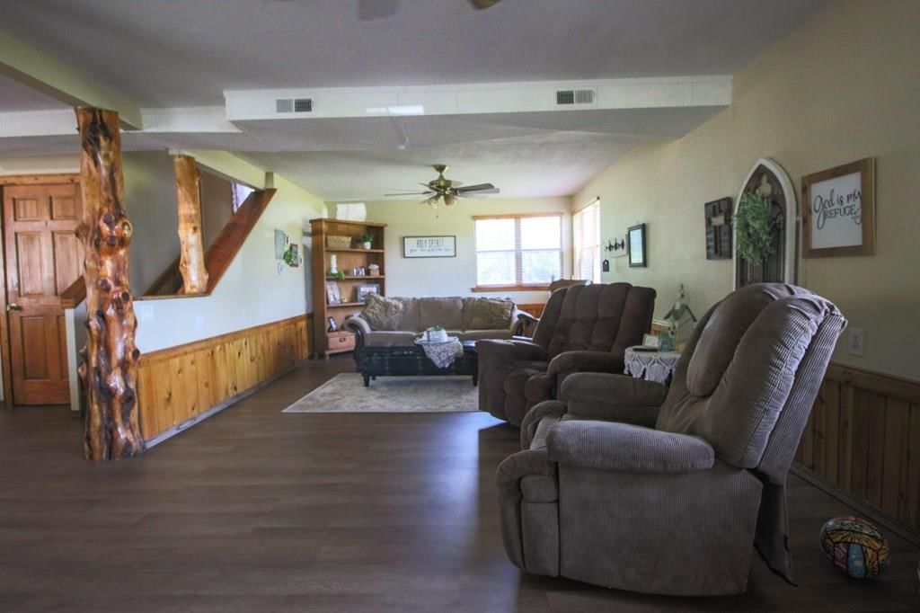 7600 Friends Road — photo 17
