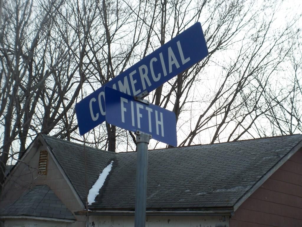 410 N Commercial Street — photo 8