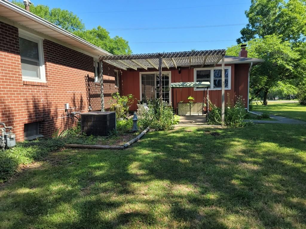 102 S Sugarcreek N/A — photo 15