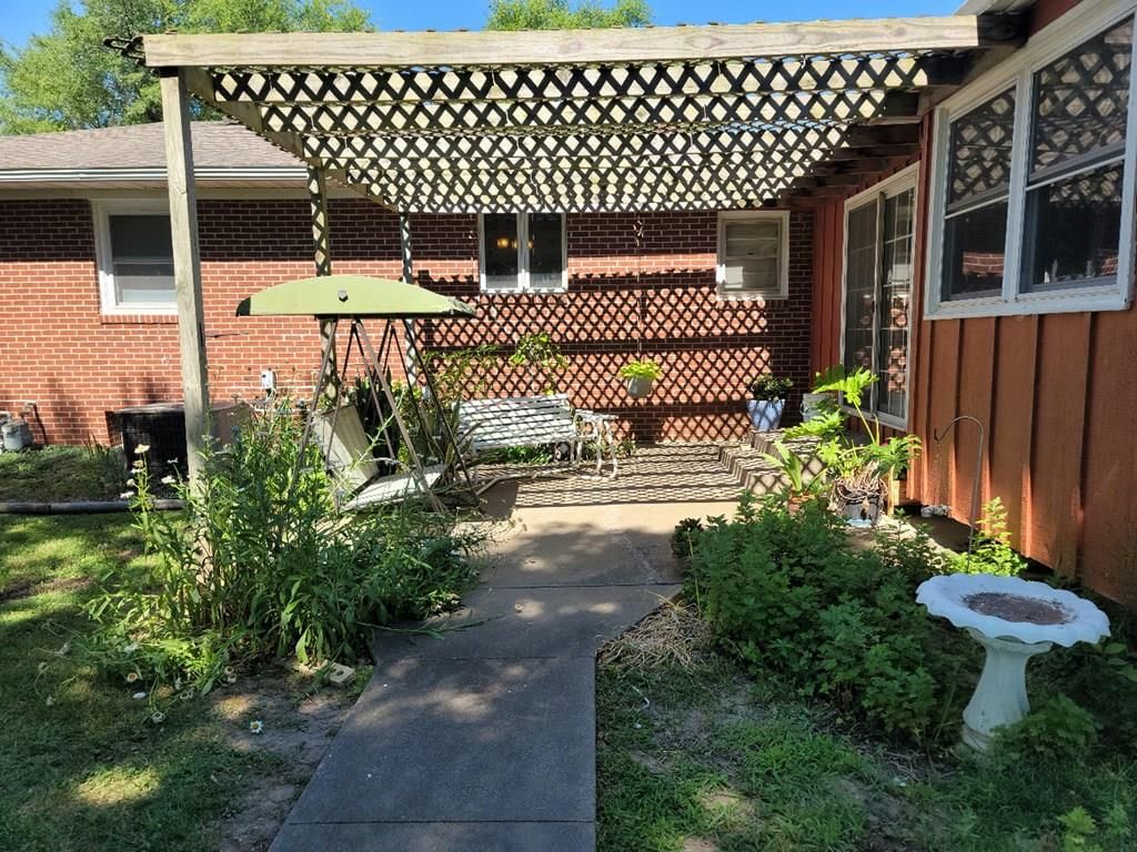 102 S Sugarcreek N/A — photo 16