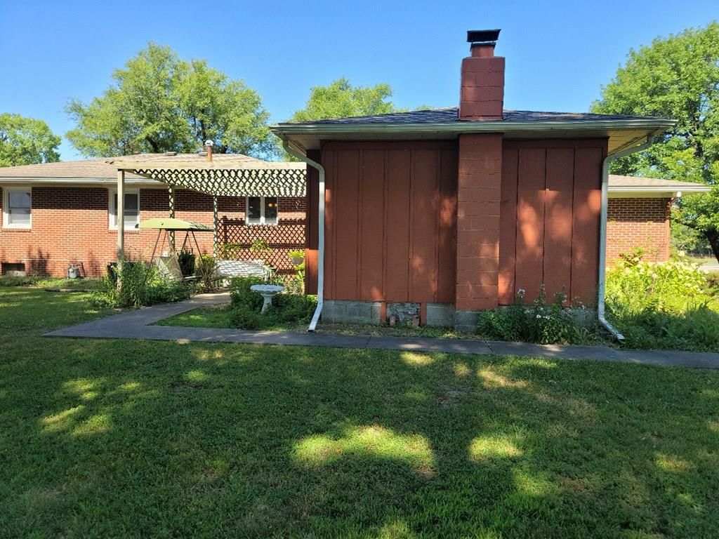 102 S Sugarcreek N/A — photo 17